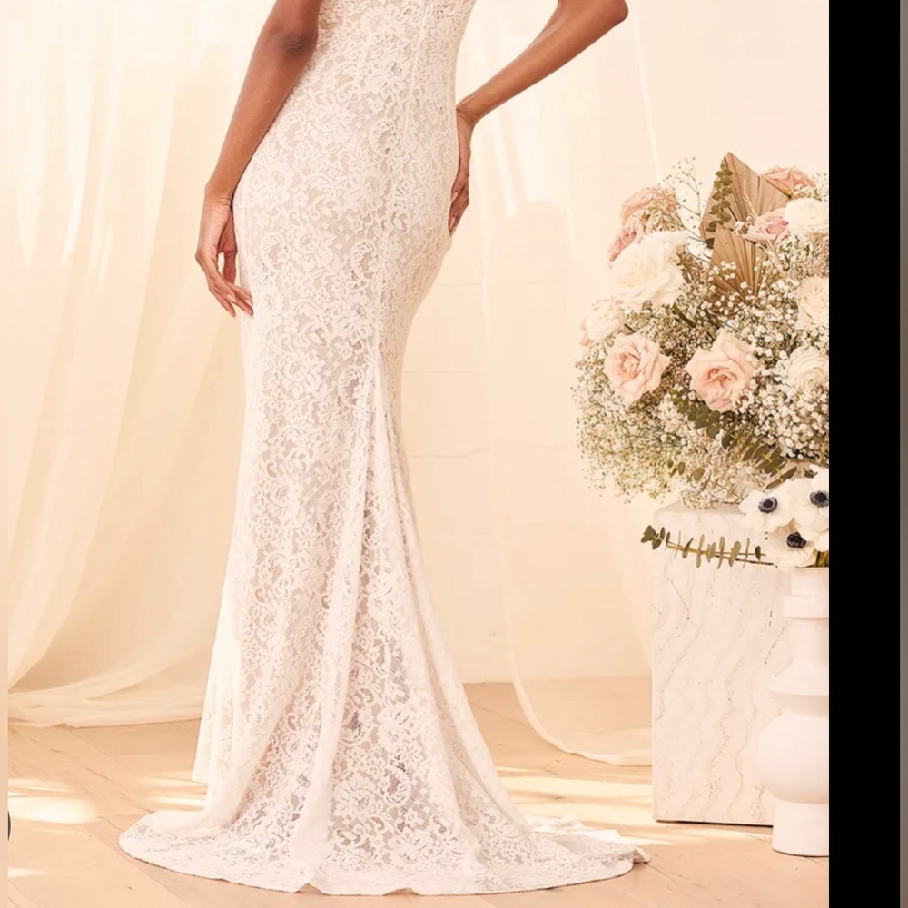 LULUS CREAM V-NECK LACE GOWN NWT in Sz XS